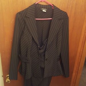 Alyn Paige 3 piece pant suit